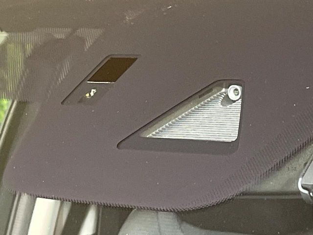 【スマートブレーキサポート】走行中に前方の車両等を認識し、衝突しそうな時は警報とブレーキで衝突回避と被害軽減をアシスト。より安全にドライブをお楽しみいただけます。