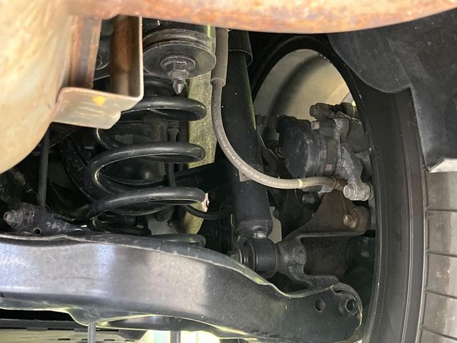 お車を安心してお乗りいただく為には、足回りの定期点検が欠かせません。サービスサポート（有償保証）では無料点検もご提供しており、安心のカーライフをお過ごしいただけるサポート体制が整っています。