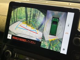 【パノラミックビューモニター】専用のカメラにより、上から見下ろしたような視点で360度クルマの周囲を確認することができます☆死角部分も確認しやすく、狭い場所での切り返しや駐車もスムーズに行えます。