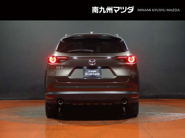 【ボディカラー：チタニウムフラッシュマイカ】ブラウン系とグレーが混ざった色で、光の当たり方によって色が微妙に変化します。奥深さと質感の高さから高級感があるカラーです。