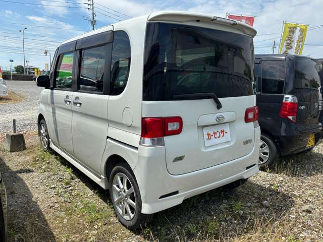 納車前の点検整備やアフターサービスもお任せください。経験豊富な国家資格を持った整備士がお客様のお車と真剣に向き合い、誠心誠意のメンテナンスを施します。安心してお乗りいただけます。