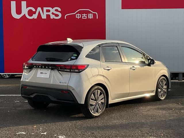 【障害物センサー】細い道を通ったときや駐車するとき等、障害物に当たりそうになると警告音が鳴ったり、自動でブレーキをかけてくれます。安心ですね！