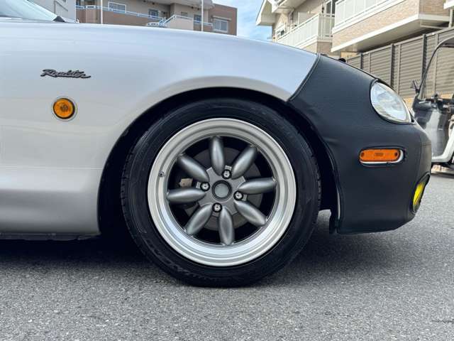 社外15インチアルミ　タイヤは21年製GOODYEARの195/50R15サイズです。