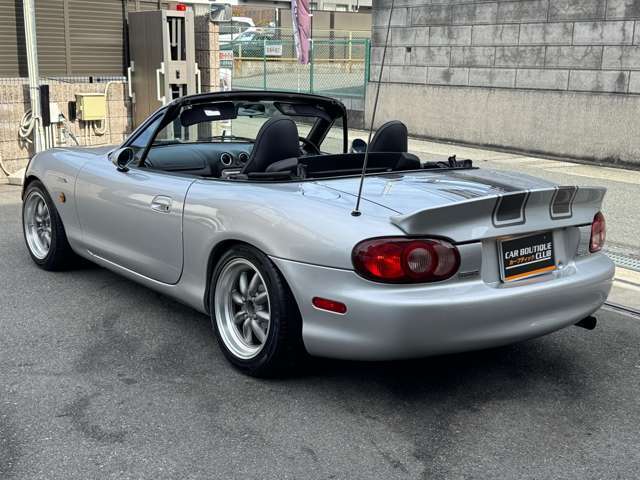 VSの上級グレードでブラックレザーシートにアルミ調センター＆シフトパネル