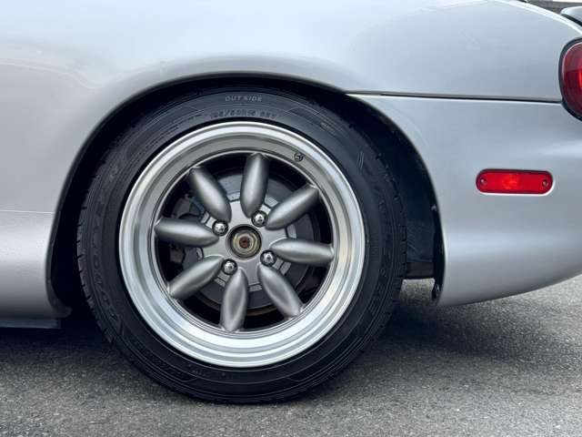 社外15インチアルミ　タイヤは21年製GOODYEARの195/50R15サイズです。