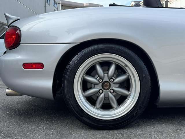 社外15インチアルミ　タイヤは21年製GOODYEARの195/50R15サイズです。