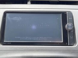 【純正ナビ】人気の純正ナビを装備。オーディオ機能も充実しており、Bluetooth接続すればお持ちのスマホやMP3プレイヤーの音楽を再生可能！毎日の運転がさらに楽しくなります！！