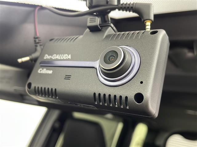 【ドライブレコーダー】映像・音声などの運転中の記録を残します。事故などを起こした起こされた時の証拠になりえますので、もしも時でも安心ですね。