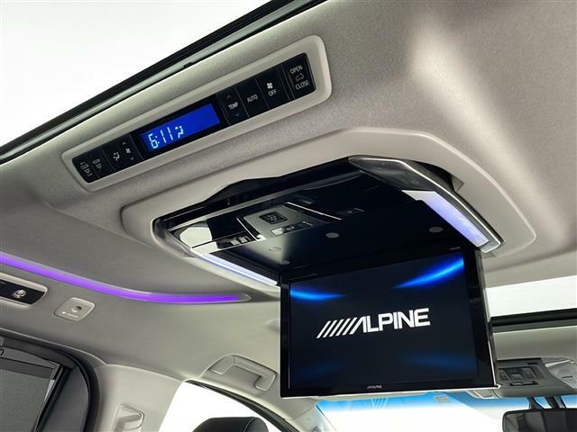 【ALPINE12型フリップダウンモニター】ALPINE製のフリップダウンモニターがついています！映像がきれいです！
