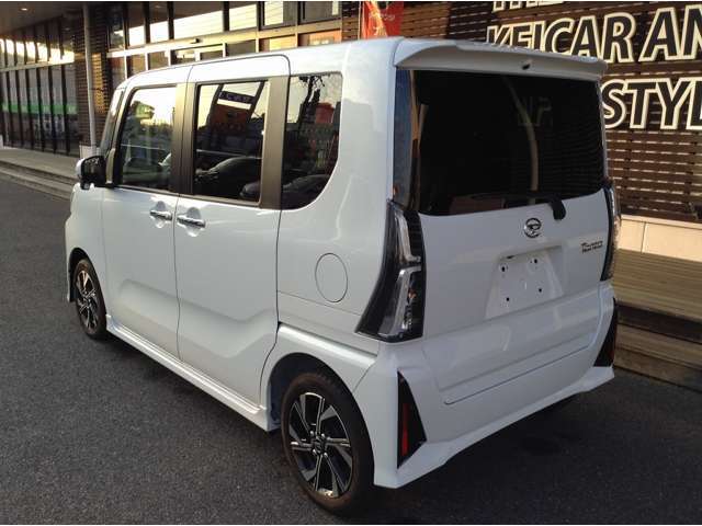 【届出済未使用車の得する価格】大量仕入れにより車両価格が割安な上重量税は払い込み済みで、登録月によっては取得税もかかりません。