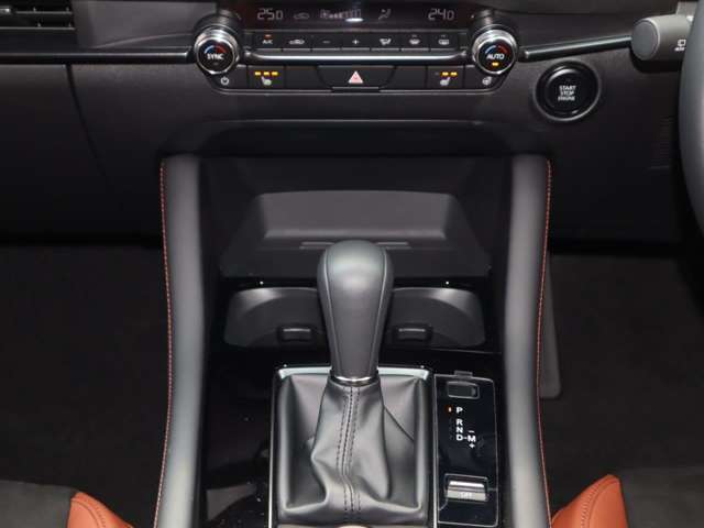 DCT、CVT、従来型のATなど、すべてのトランスミッションの利点を集約し、ロックアップ領域を大幅に拡大し伝達効率の向上とマニュアルトランスミッションのようなダイレクト感を実現した自社製ATです。