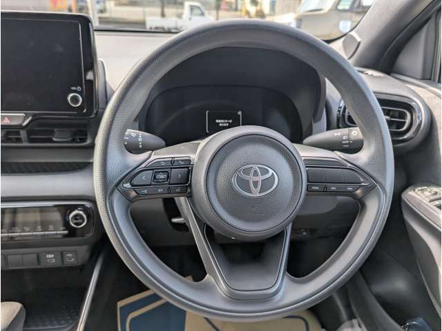 ☆ご納車前準備☆　お客様の安心安全の為にご納車前の準備にも力を入れております！ 整備士と営業が連携して確認しております。中古車は修復歴がないか・内外装の清掃・部品の確認交換をしています