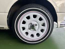 オルタネータ交換(R7年11月)　新品ホワイトリボンタイヤ　新品ブラウンシートカバー　NARDIステアリング　NARDIシフトノブ　ホワイトホイール　新品フロアマット　純正ホワイトカラー　USB接続オーディオ付