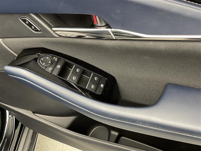 気になる車はお電話やメールで当店にお問い合わせください。なお、お電話での在庫の取り置きはできません。ご来場の際は、商談が重なる事が増えていますので事前に在庫有無をご確認くださいませ。