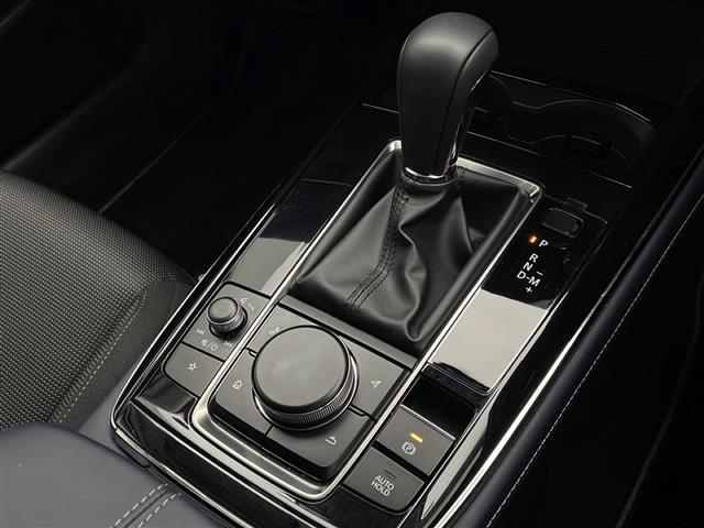 気になる車はお電話やメールで当店にお問い合わせください。なお、お電話での在庫の取り置きはできません。ご来場の際は、商談が重なる事が増えていますので事前に在庫有無をご確認くださいませ。