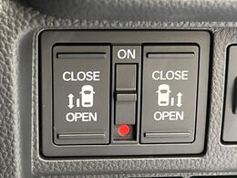 【両側パワースライドドア】スマートキーや運転席のスイッチで後席両側スライドドアの開閉が可能♪電動だから力を入れてドアを開ける必要が無く、小さなお子様でも簡単に開け閉めでき快適です♪