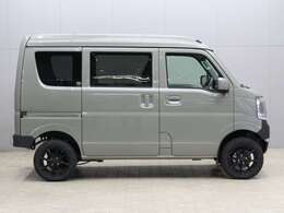 届出済未使用車　パートタイム4WD　プラスライン前後ショートバンパー　チッピング塗装　2インチリフトアップ　ENKEI14インチアルミ　R/Tタイヤ　セーフティサポート　シートヒーター　スマートキー