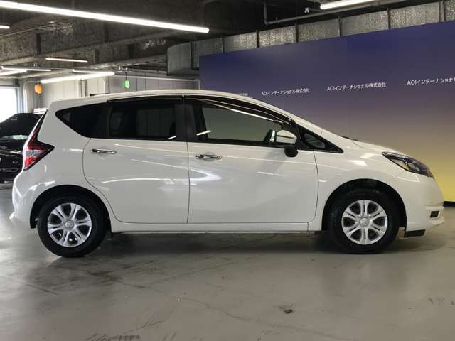 エンジンルーム、室内、クリーニング済みです。厳選したお車を屋内展示場にて展示中☆車両品質には自信がございます！ぜひ一度ご来店ください！！