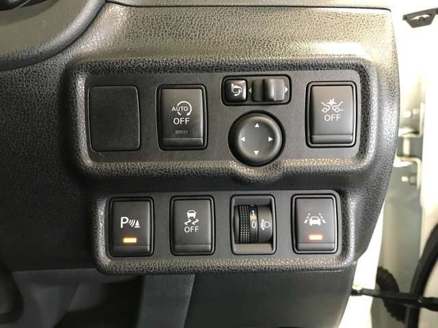 当店3階PDIセンターによる室内ルームクリーニング・除菌を全車に実施！オプションにてボディーコーティングも格安で施工致します★