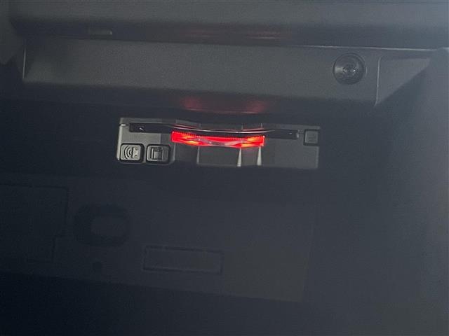 LIBERALAでは多種多様の車種をご用意させていただいております。お客様がご納得いくまで、そのお車の持つ特性を五感すべてで感じ取っていただける場をご提供します。