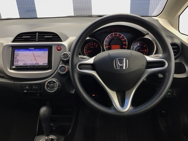 運転しやすいインパネ周りです！見やすいレイアウトで快適なドライブをサポートします！
