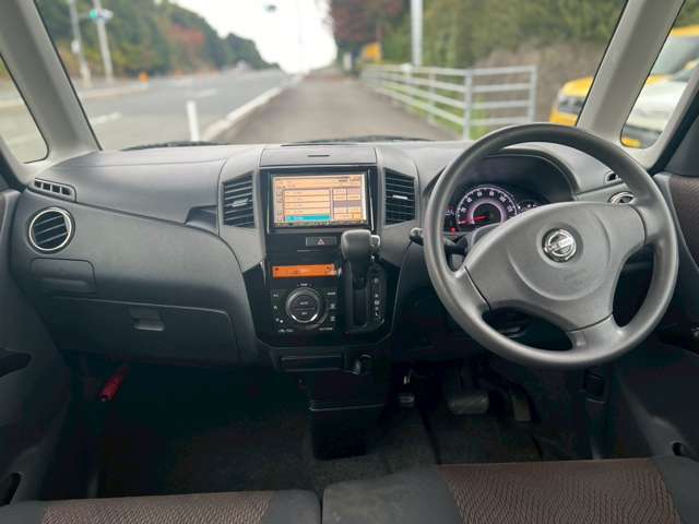 広々運転席で視界も良好です！