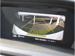 リアカメラが装備されており、後方の安全確認はもちろんのこと狭い場所での駐車や雨の日・夜間など視界の悪いコンディションでのストレスの軽減にもなります！