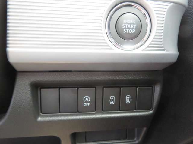 運転席からもスライドドア―の開閉できます、左右スライドドア―開閉スイッチがついています。