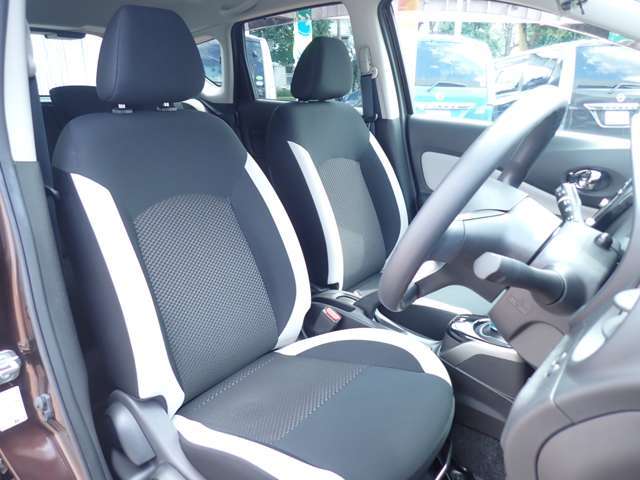 運転席は座り心地が良く快適に運転していただけます♪
