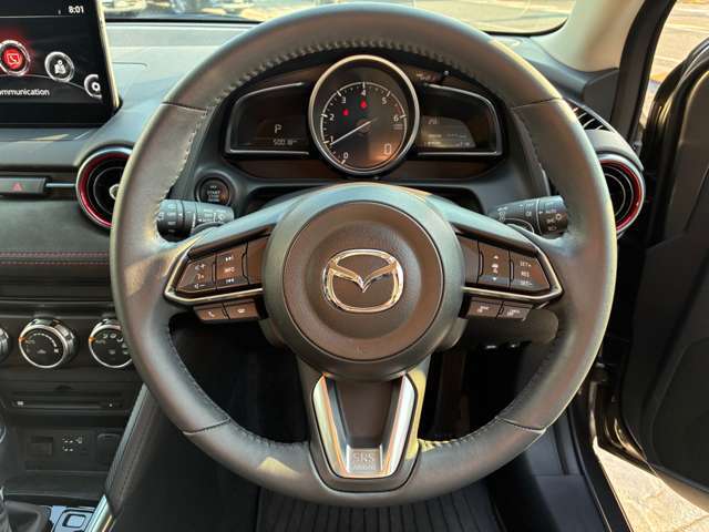 手になじむフィット感で運転も快適