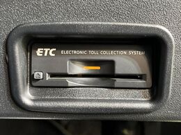 【ETC】高速道路の料金所をストレスなく通過！話題のスポットやサービスエリアに多い「スマートIC」利用時は必須のアイテムです。当店でセットアップを実施、ご納車当日からすぐにご利用いただけます！