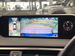 【パノラミックビューモニター】専用のカメラにより、上から見下ろしたような視点で360度クルマの周囲を確認することができます☆死角部分も確認しやすく、狭い場所での切り返しや駐車もスムーズに行えます。