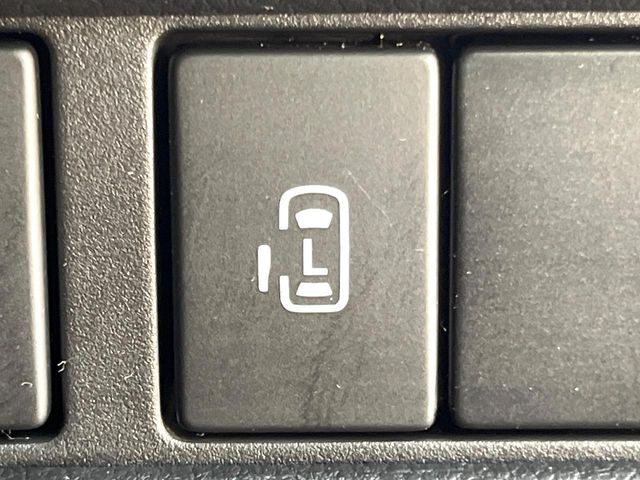 【パワースライドドア】スマートキーや運転席のスイッチでスライドドアの開閉が可能♪電動だから力を入れてドアを開ける必要が無く、小さいお子様でも、重い荷物を持っている時もラクに開け閉めできます♪