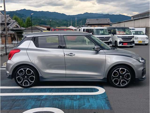 全く同じ車に再び会う事はできません。少しでも気になれば、すぐにお電話かメールにてお問い合わせください♪携帯電話からも通話料無料のフリーダイヤル0120-552-332