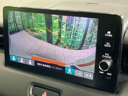 【バックカメラ】駐車時に後方がリアルタイム映像で確認できます。大型商業施設や立体駐車場での駐車時や、夜間のバック時に大活躍！運転スキルに関わらず、今や必須となった装備のひとつです！