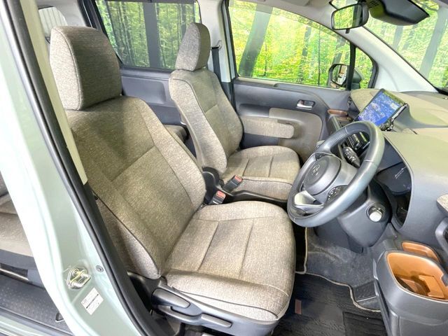 運転席シート廻りは使用感も少なく、良好な状態となっています。丁寧に使われていたことがよくわかりますね。
