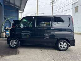 納車前点検として法定点検を実施しておりますので、作業内容が明確な点検整備記録簿・点検ステッカーを発行しております！！