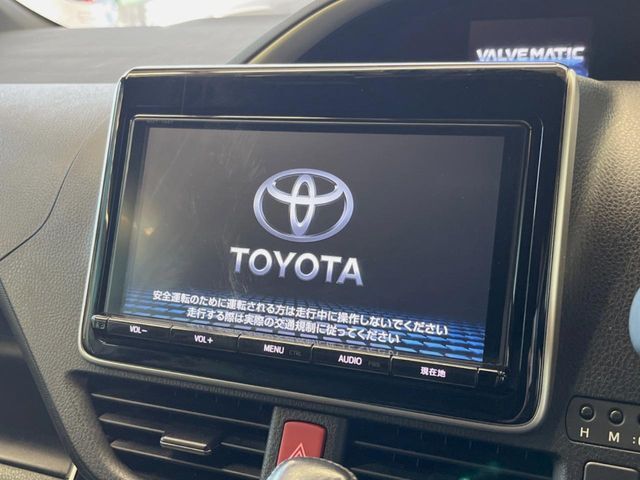 【大画面ナビ】人気の大型9インチナビを装備。存在感のある大画面はインパクト大！ナビ利用時のマップ表示は見やすく、テレビやDVDは臨場感がアップ！いつものドライブがグッと楽しくなります♪