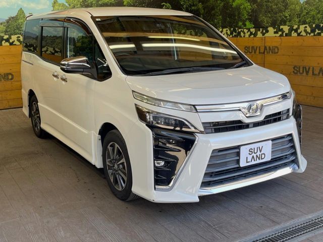 大好評のボディコーティング「弾スプラッシュコート」もご納車までに施工可能。通常のガラスコートと異なる、耐久年数6年の無機質ガラスコーティングが、ボディをキレイな状態に保ってくれます。