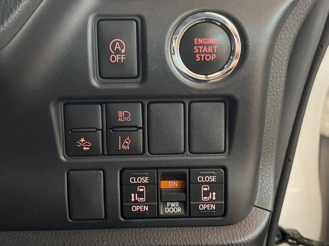 【両側パワースライドドア】スマートキーや運転席のスイッチで後席両側スライドドアの開閉が可能♪電動だから力を入れてドアを開ける必要が無く、小さなお子様でも簡単に開け閉めでき快適です♪