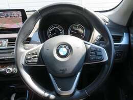 ◆インスツルメントパネルやインテリアトリムなどは、調和しなが洗練された室内を作り上げ、スイッチ類によって、優れた操作性をも実現。ドライバーの視線や動線を考え、人間工学に基づきデザインされています◆