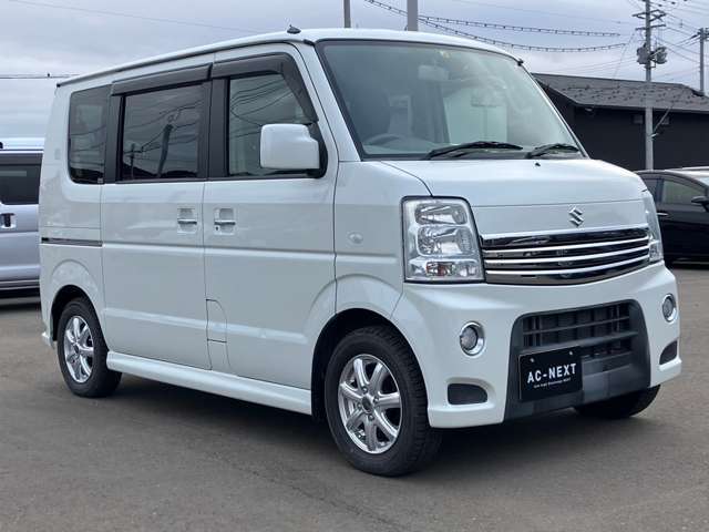 働いているスタッフは、中古車販売に携わってきたスタッフばかりなので車の知識やアドバイスはお任せください。「買ってよかった」「乗って楽しい」と思える一台のご提供をお約束します！