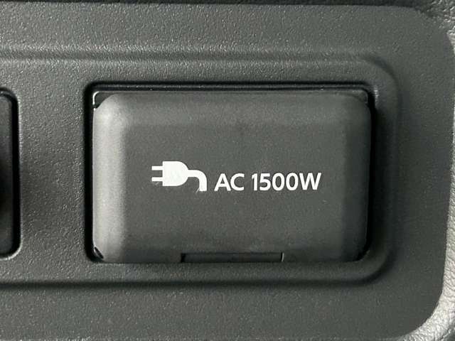 【AC100V/AC15//00W】電化製品などの電子機器をコンセントに繋いで使用することが可能です！！キャンプなどのアウトドア時に非常に便利です♪