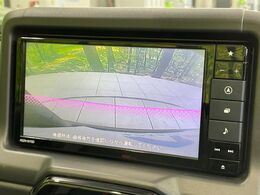 【バックカメラ】駐車時に後方がリアルタイム映像で確認できます。大型商業施設や立体駐車場での駐車時や、夜間のバック時に大活躍！運転スキルに関わらず、今や必須となった装備のひとつです！