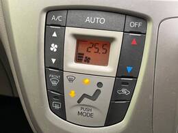 【オートエアコン】一度お好みの温度に設定すれば、車内の温度を検知し風量や温度を自動で調整。暑い…寒い…と何度もスイッチ操作をする必要はありません。快適な車内空間には必須の機能ですね♪