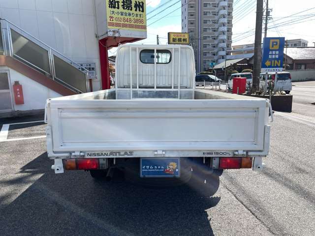 雨・夜間でも屋根下で現車確認が出来ます！