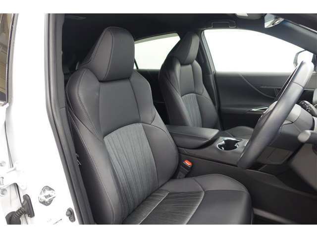 しっかりとしていて上質な座り心地のシートです。　座り心地も良くて長時間の運転も快適ですよ。　肌触りの良いシートが評判です。