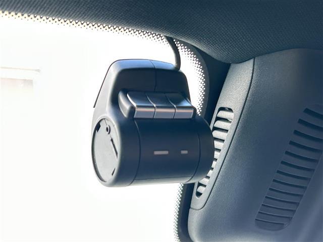 【ドライブレコーダー】映像・音声などの運転中の記録を残します。事故などを起こした起こされた時の証拠になりえますので、もしも時でも安心ですね。