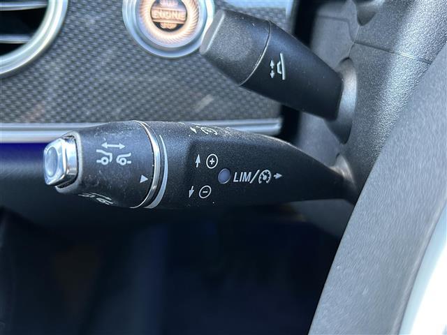 【オートライト（AUTO）】外の明るさをシステムが感知して、自動でヘッドライトが点灯します！ヘッドライトをつけ忘れを防ぐ便利機能です。