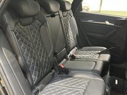 【後部座席】コンセプトは【五感で較べる】。お気軽にスタッフにお尋ね下さい！店舗にて現車の確認もいただけますので、お電話で在庫のご確認の上是非ご来店ください。